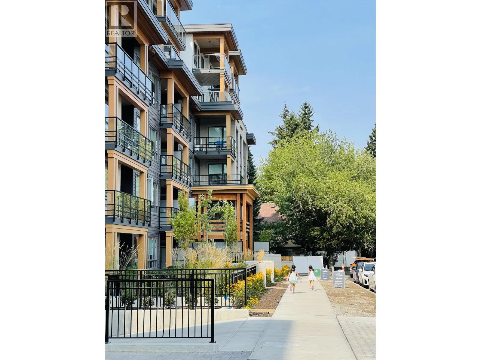 Apartment for rent: 601 741 Anskar Court, Coquitlam, British Columbia V3J 0N3