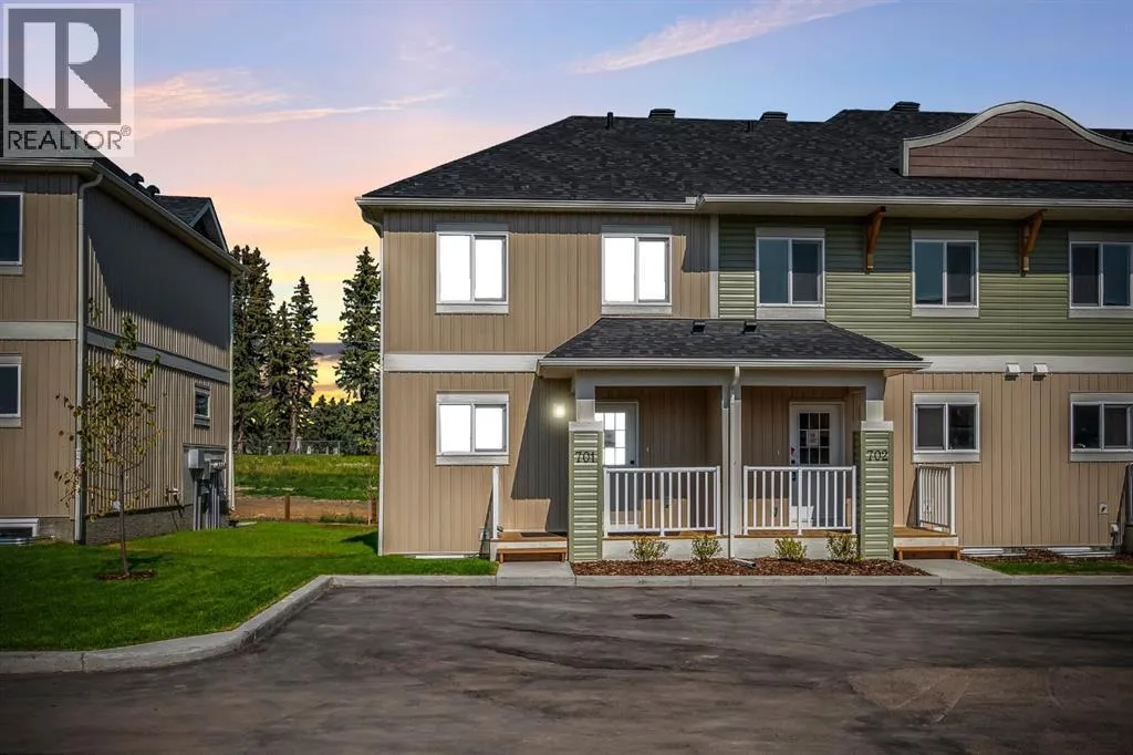 Row / Townhouse for rent: 601 Clover Road, Carstairs, Alberta T0M 0N0