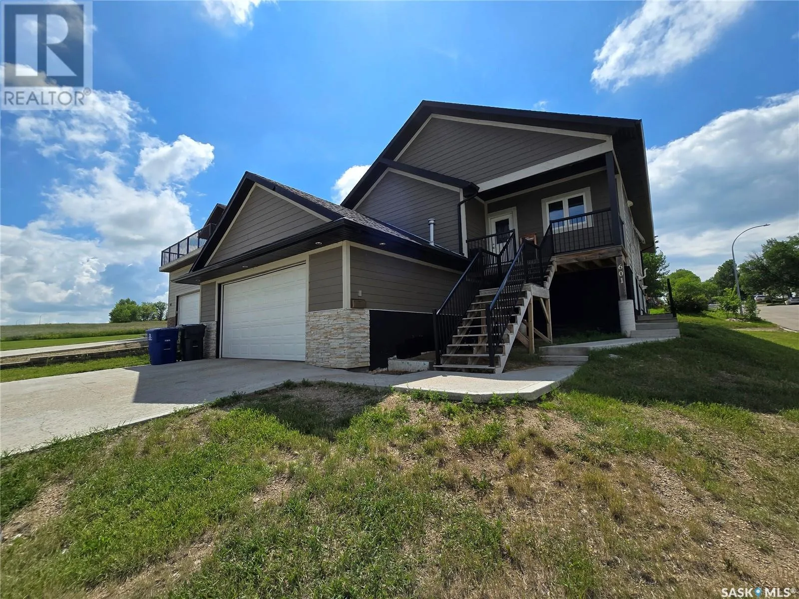 House for rent: 601 Confederation Drive, Weyburn, Saskatchewan S4H 3R1