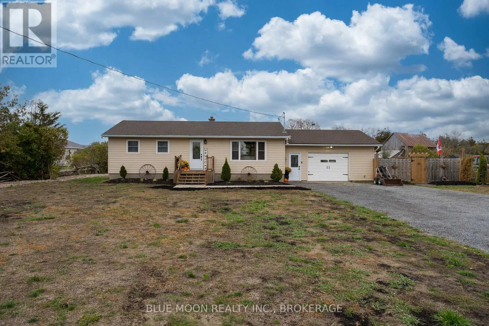 House for rent: 601 Millhaven Road, Loyalist, Ontario K0H 2H0