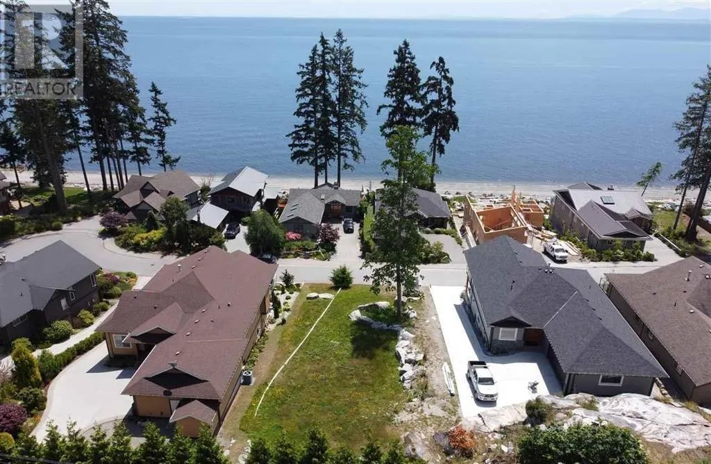 6014 Silverstone Lane, Sechelt, British Columbia V7Z 0T8
