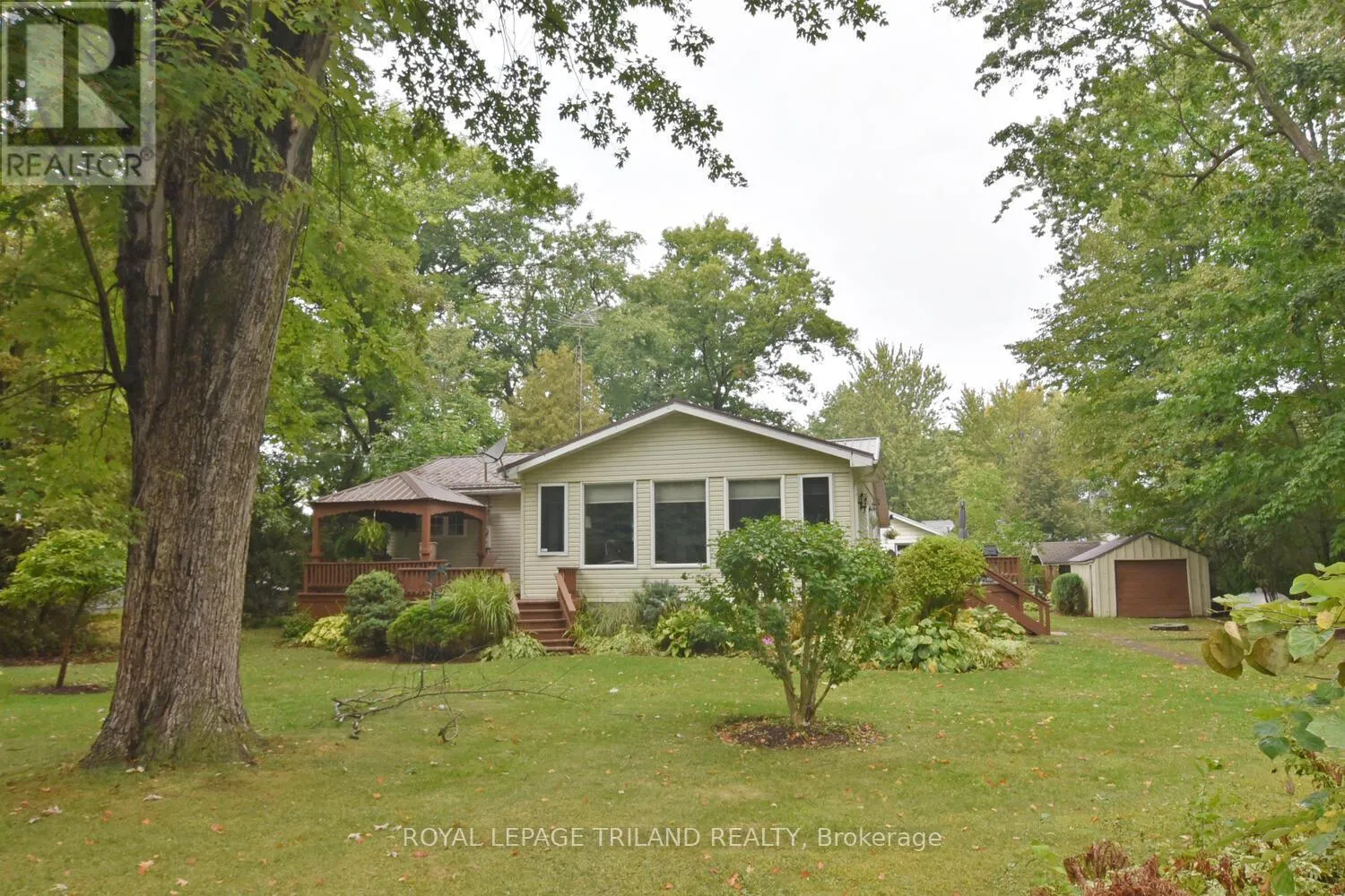 House for rent: 6016 Max's Drive, Lambton Shores, Ontario N0N 1J1