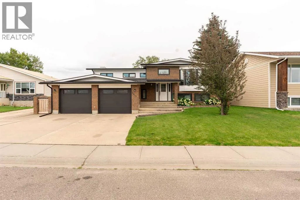 House for rent: 6017 57 Street, Taber, Alberta T1G 1K1