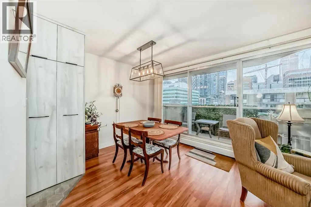 Apartment for rent: 602, 340 14 Avenue Sw, Calgary, Alberta T2R 1H4