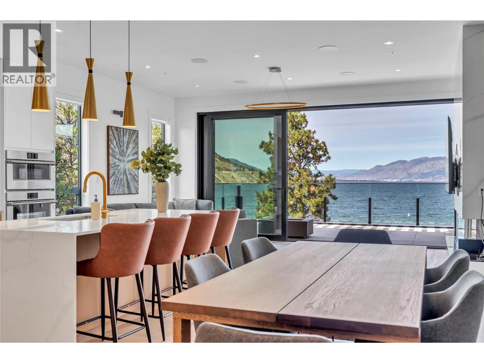 Apartment for rent: 602 Lakeshore Drive Unit# 402, Penticton, British Columbia V2A 1B9