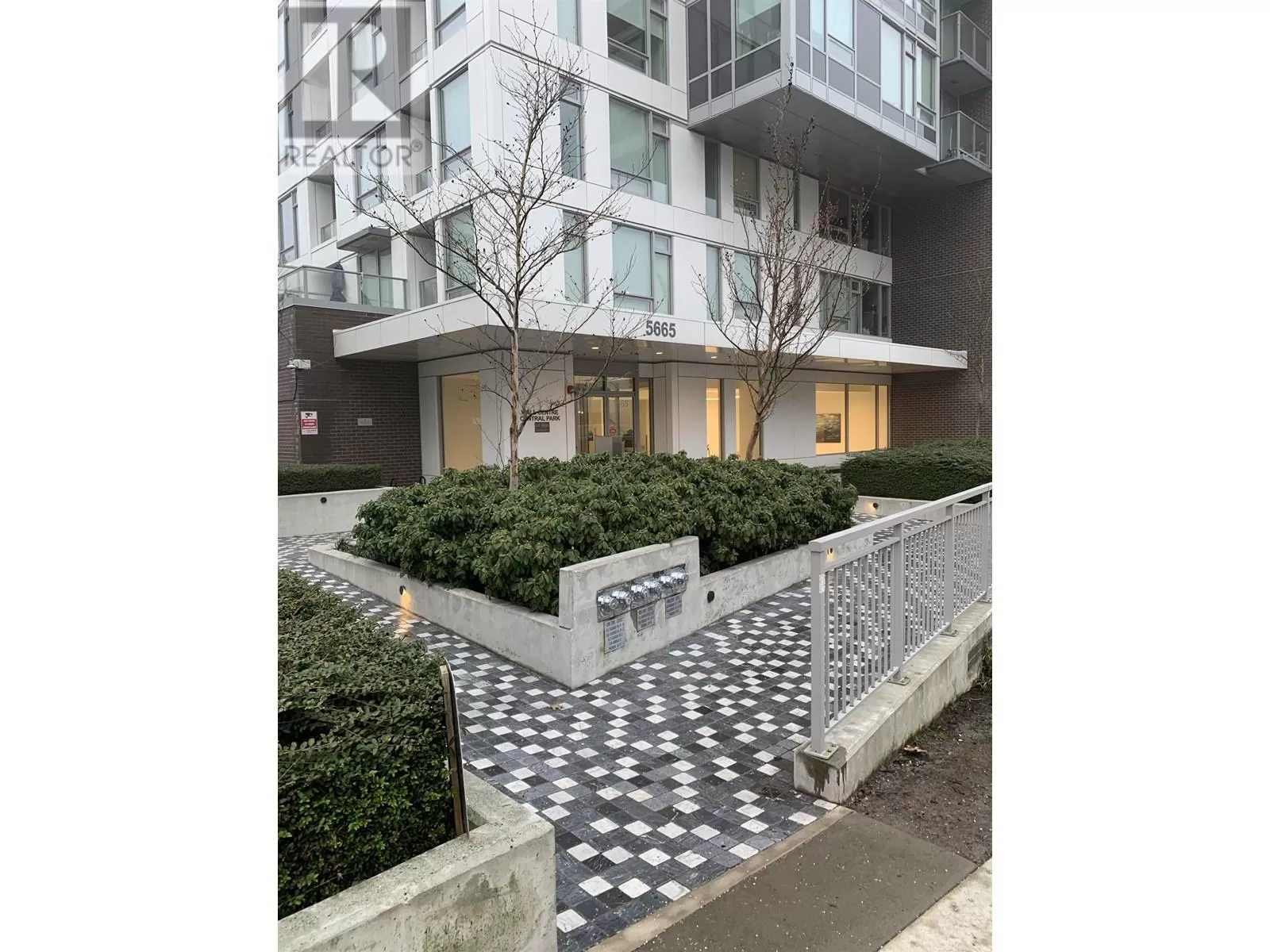 Apartment for rent: 603 5665 Boundary Road, Vancouver, British Columbia V5R 0E4