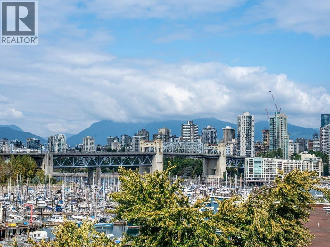 Apartment for rent: 604 1508 Mariner Walk, Vancouver, British Columbia V6J 4X9