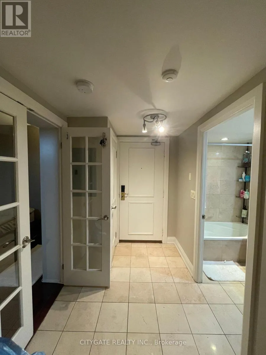 Apartment for rent: 604 - 2737 Keele Street, Toronto, Ontario M3M 2E9