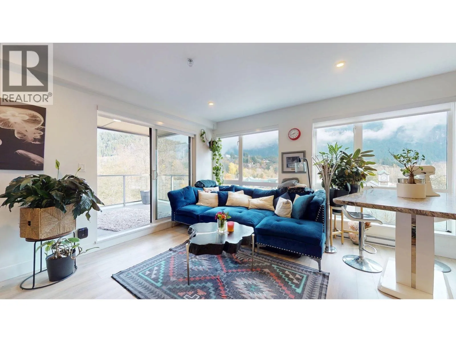 Apartment for rent: 604 38362 Buckley Avenue, Squamish, British Columbia V8B 0J8