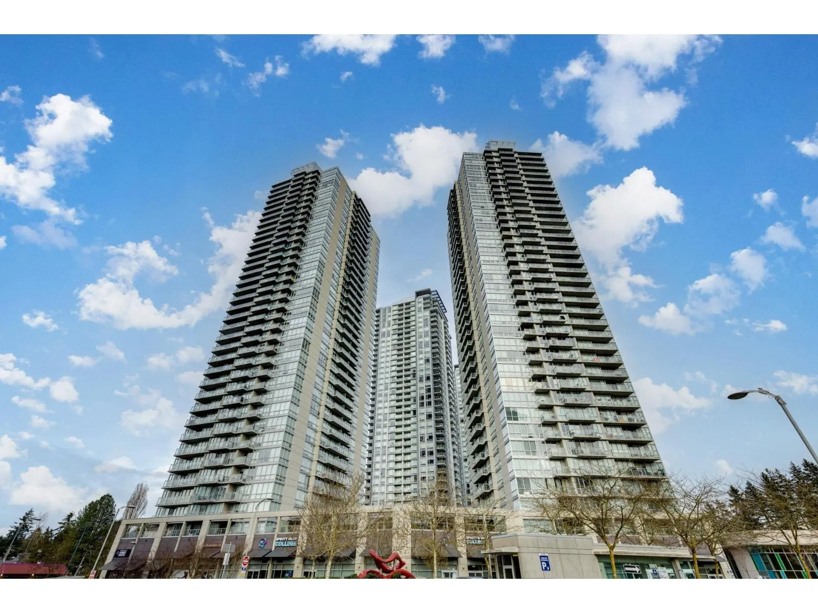 Apartment for rent: 604 9981 Whalley Boulevard, Surrey, British Columbia V3T 0G6