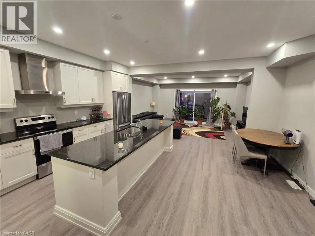 Row / Townhouse for rent: 604 Caryndale Drive, Kitchener, Ontario N2R 0P9