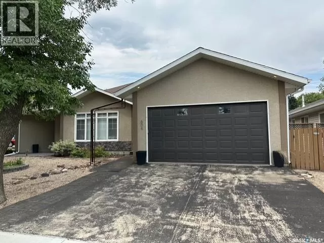604 Centre Street, Assiniboia, Saskatchewan S0H 0B0