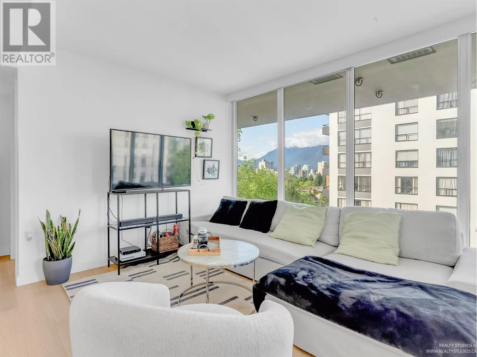 Apartment for rent: 605 1180 Broughton Street, Vancouver, British Columbia V6G 2B1