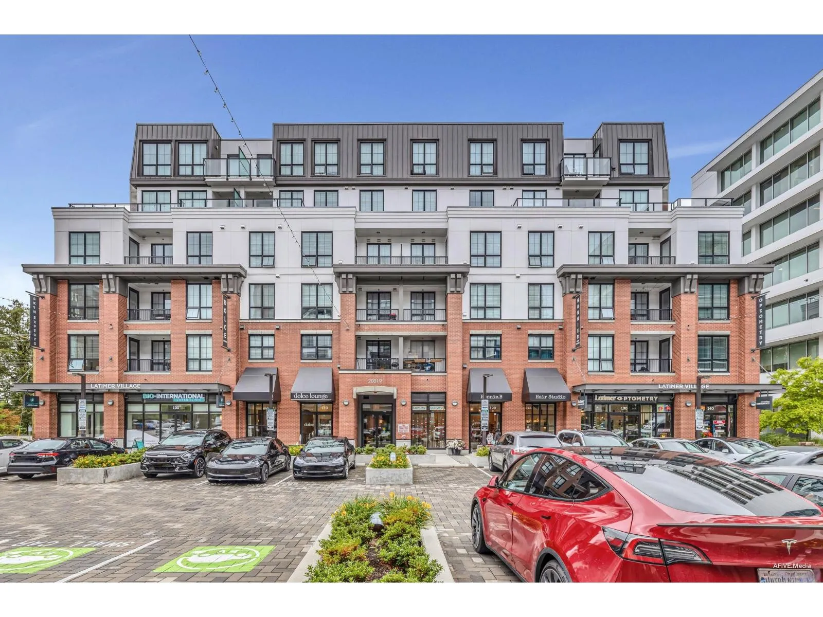 Apartment for rent: 605 20019 83a Avenue, Surrey, British Columbia V2Y 5K6