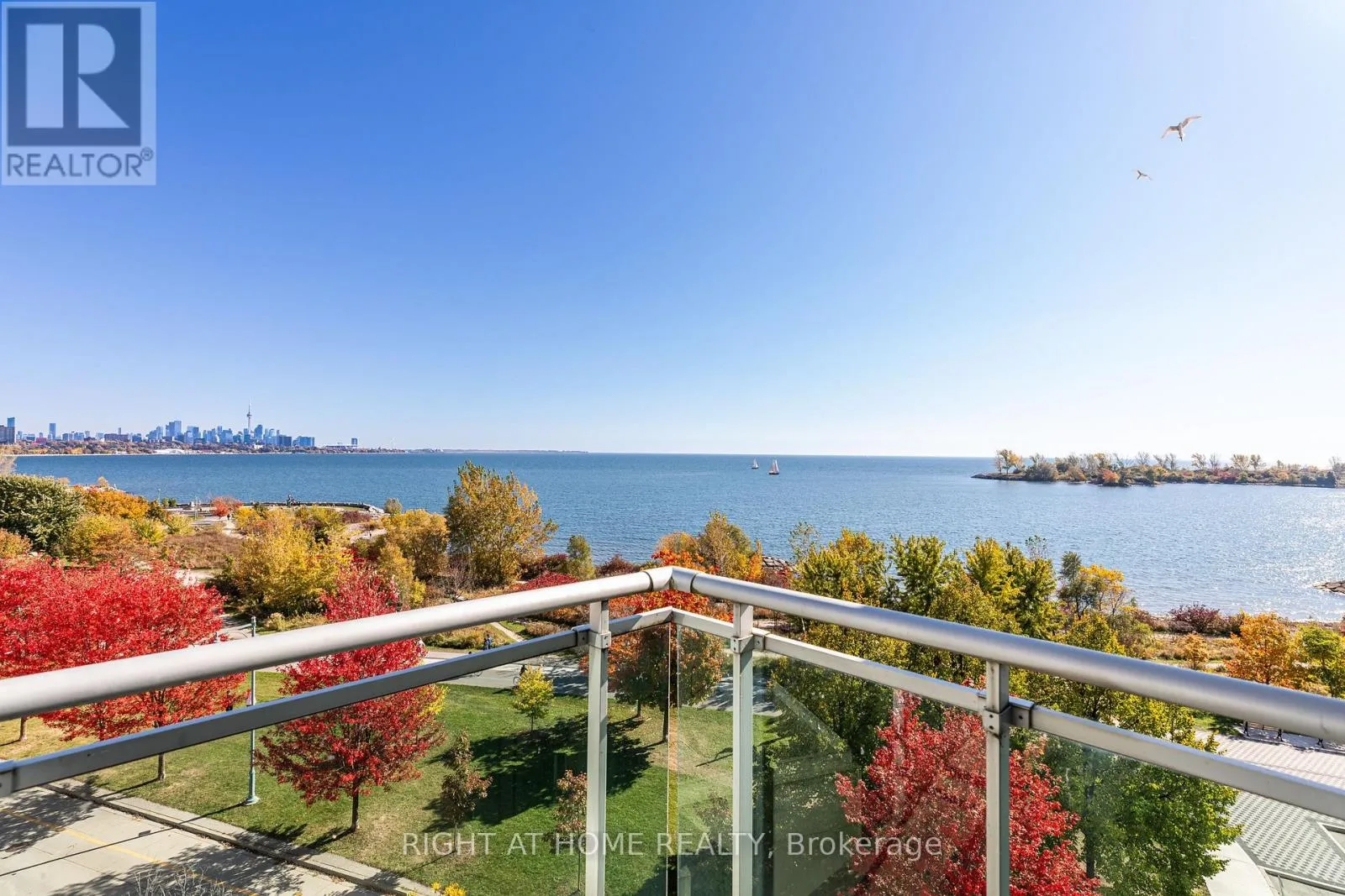 Apartment for rent: 605 - 5 Marine Parade Drive, Toronto, Ontario M8V 4B4