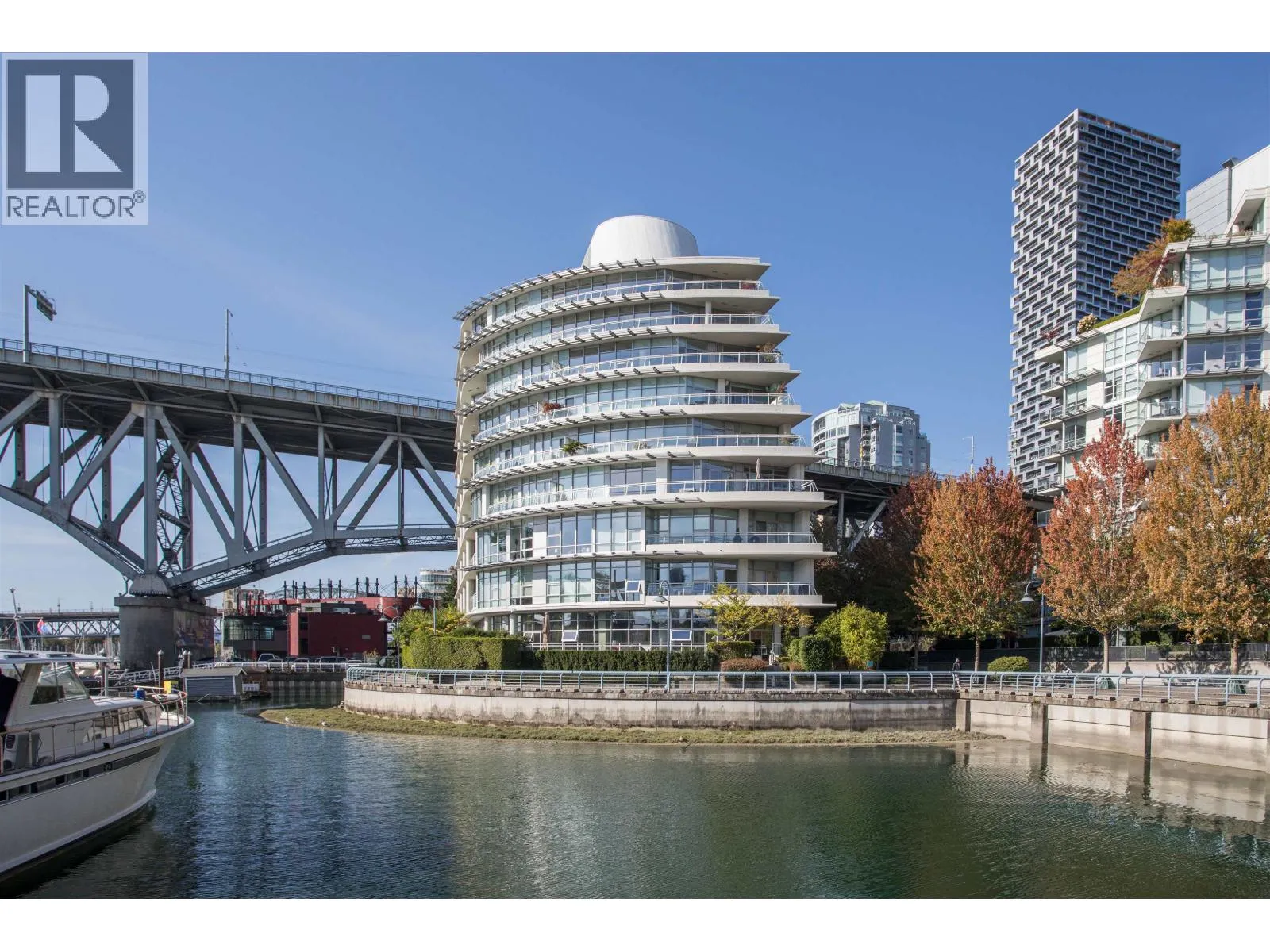 Apartment for rent: 605 628 Kinghorne Mews, Vancouver, British Columbia V6Z 3H6