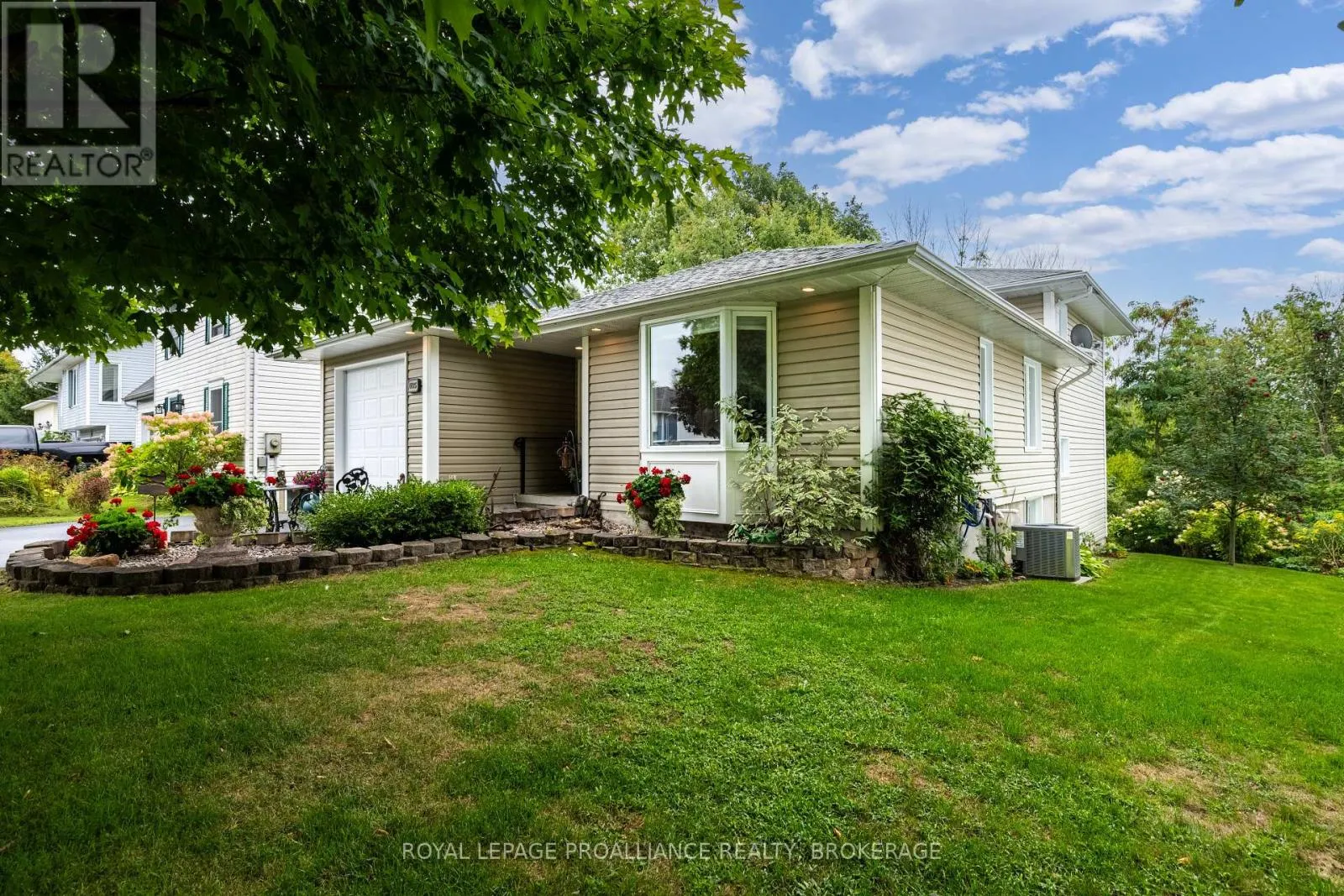 House for rent: 605 Arthur Street, Gananoque, Ontario K7G 3C5