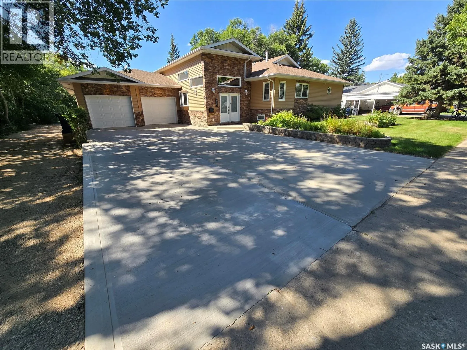 House for rent: 605 Elgin Street, Weyburn, Saskatchewan S4H 0B9