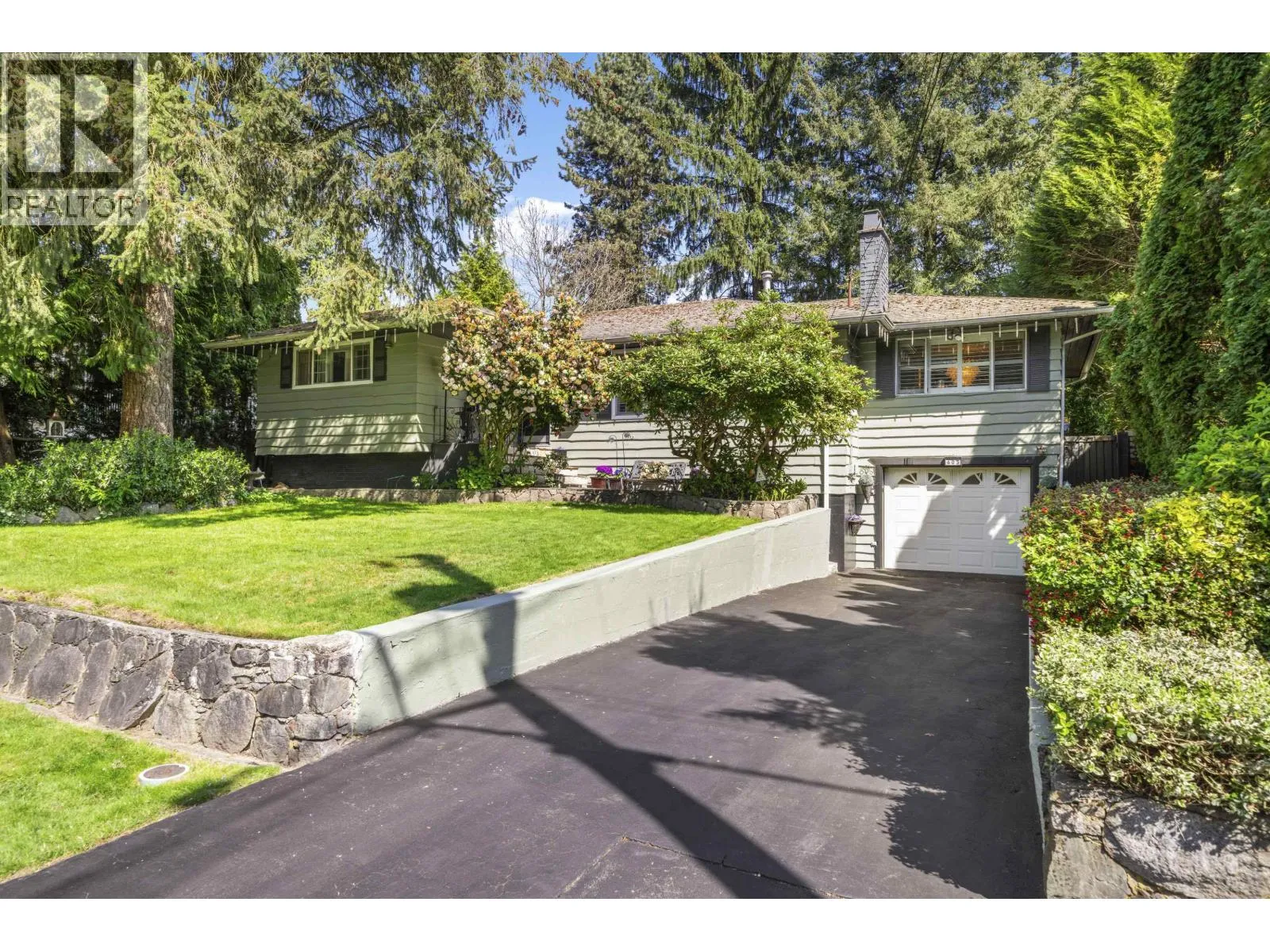 House for rent: 605 Victor Street, Coquitlam, British Columbia V3J 3V4