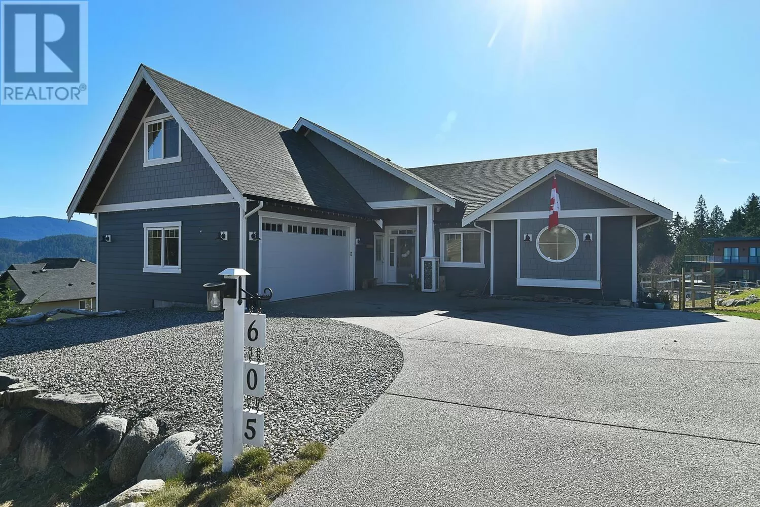 House for rent: 605 Woodland Avenue, Gibsons, British Columbia V0N 1V1