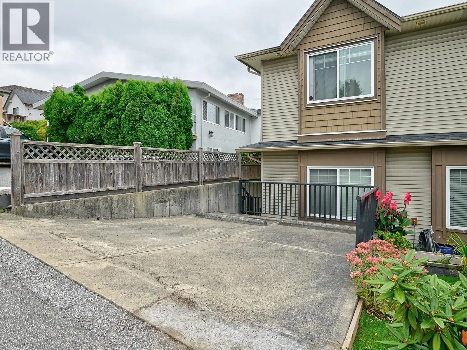 Duplex for rent: 6050 Hardwick Street, Burnaby, British Columbia V5G 1R6