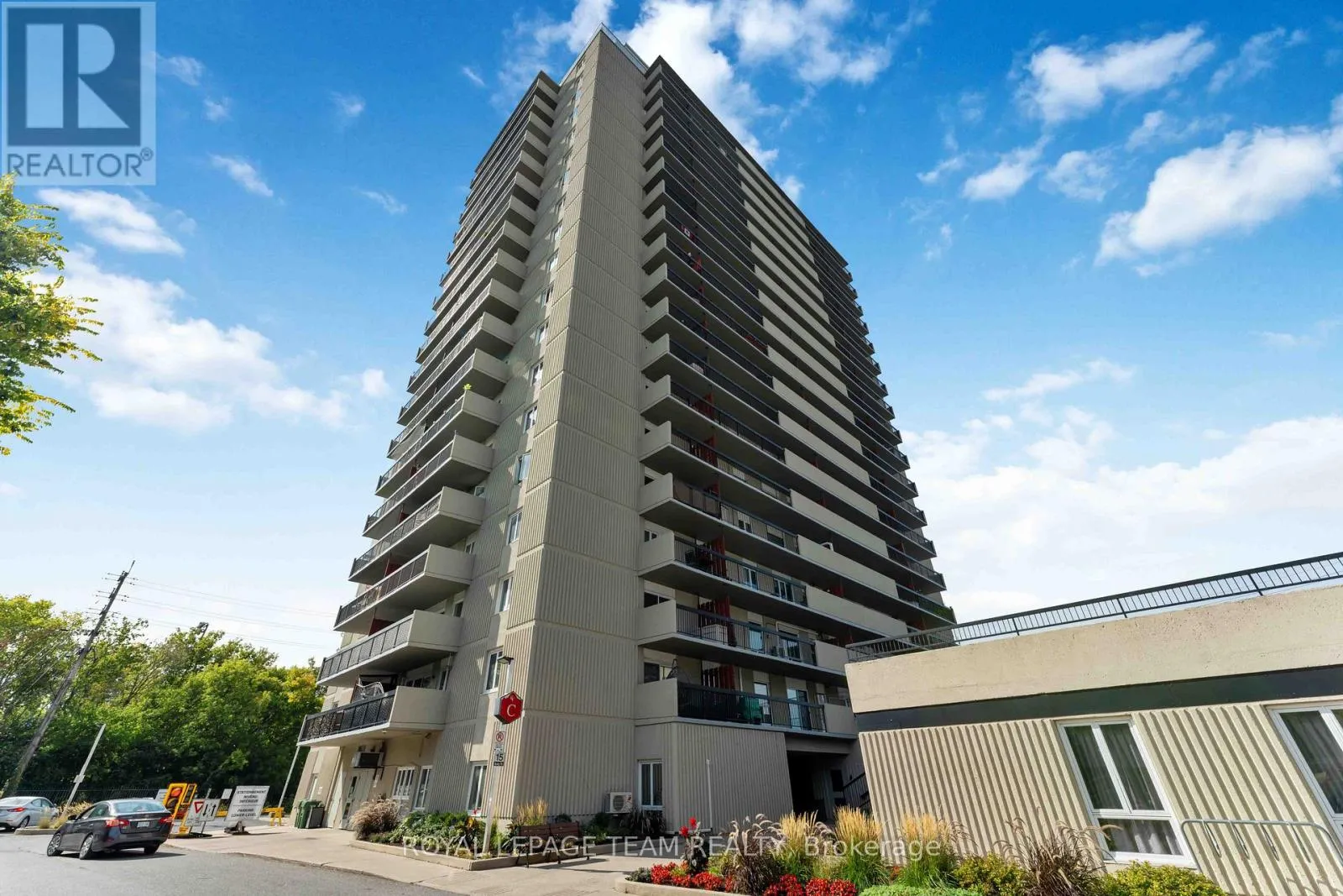 Apartment for rent: 606 - 158c Mcarthur Avenue, Ottawa, Ontario K1L 8E7