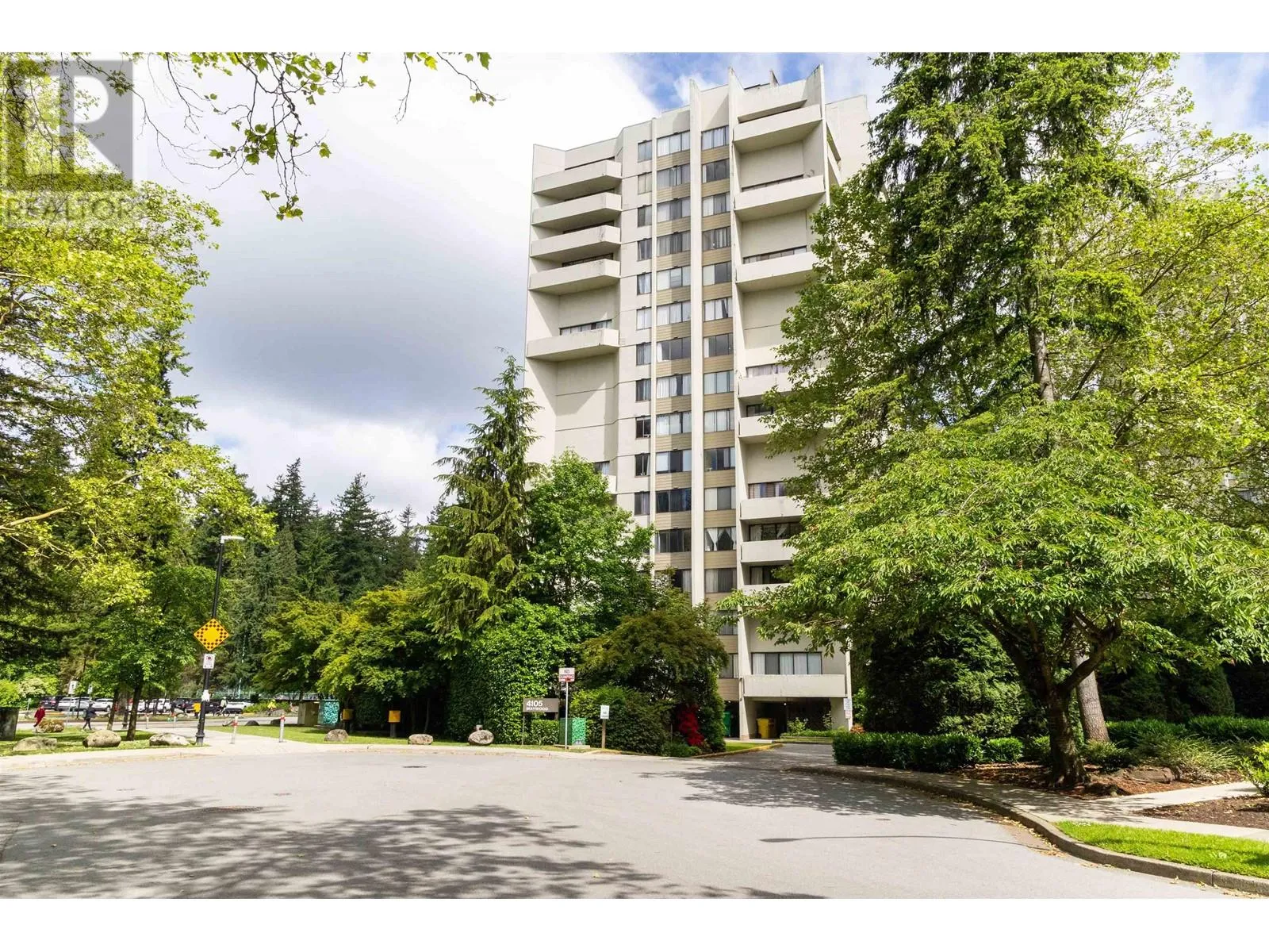 Apartment for rent: 606 4105 Maywood Street, Burnaby, British Columbia V5H 4A3