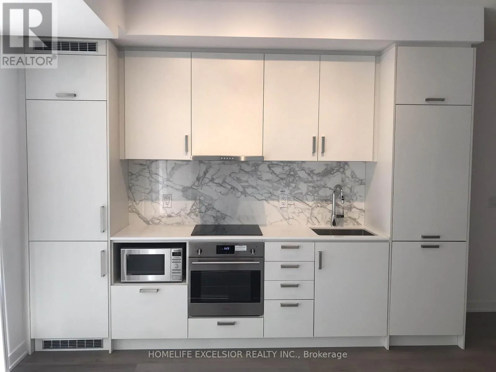 Apartment for rent: 606 - 60 Honeycrisp Crescent, Vaughan, Ontario L4K 0N5