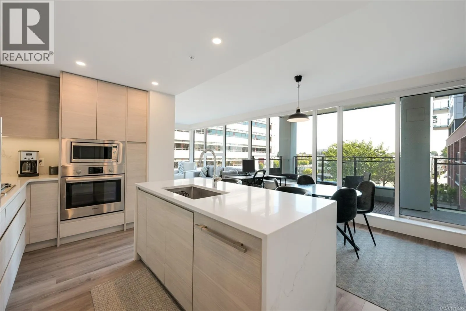 Apartment for rent: 606 777 Herald St, Victoria, British Columbia V8T 0C7