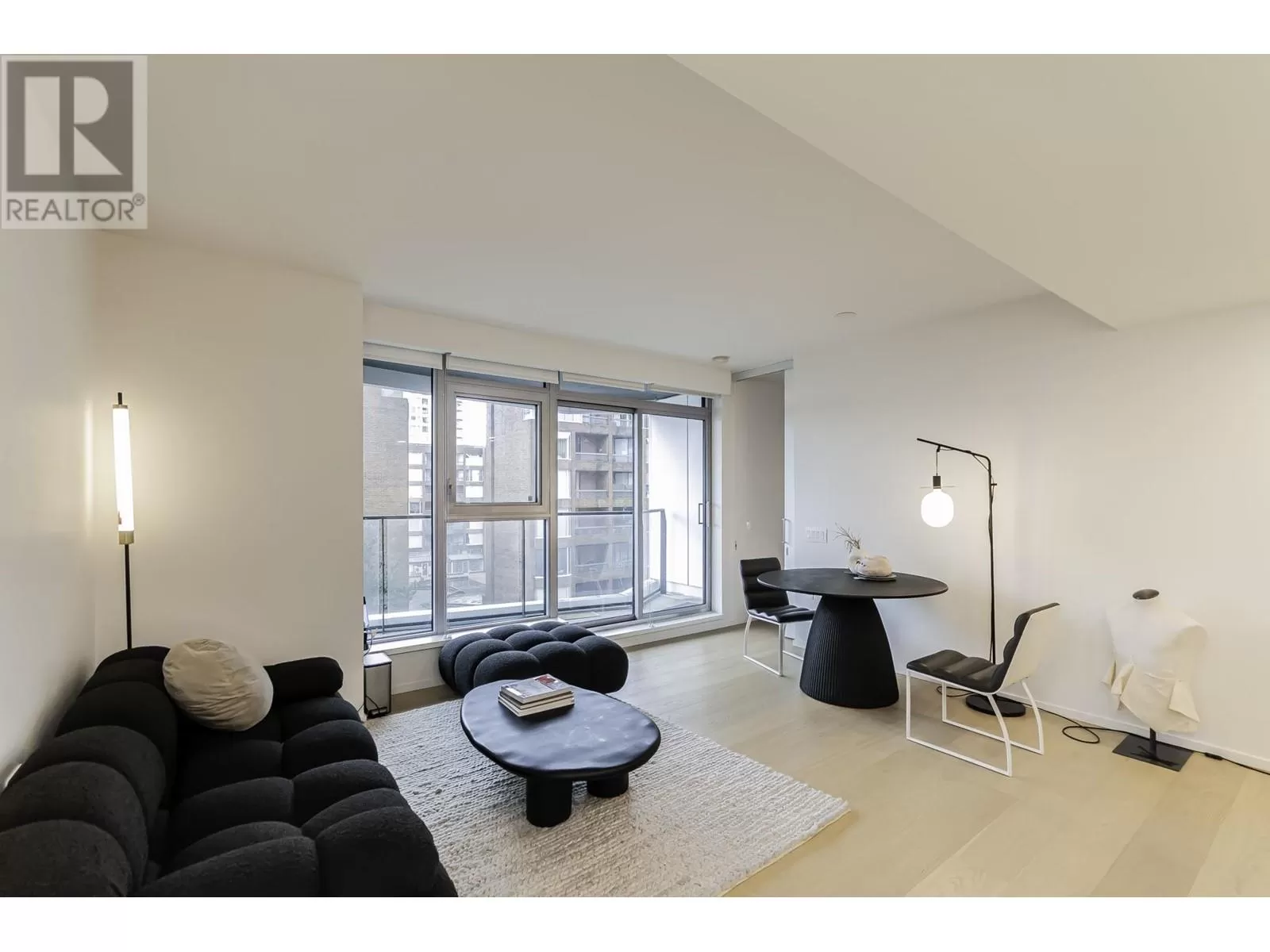 Apartment for rent: 606 889 Pacific Street, Vancouver, British Columbia V6Z 1C3