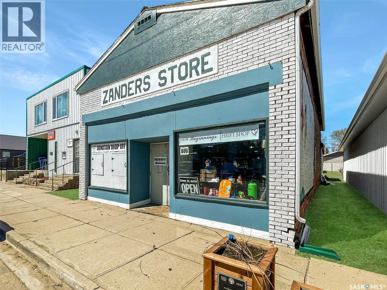 Retail for rent: 606 Herbert Avenue, Herbert, Saskatchewan S0H 2A0