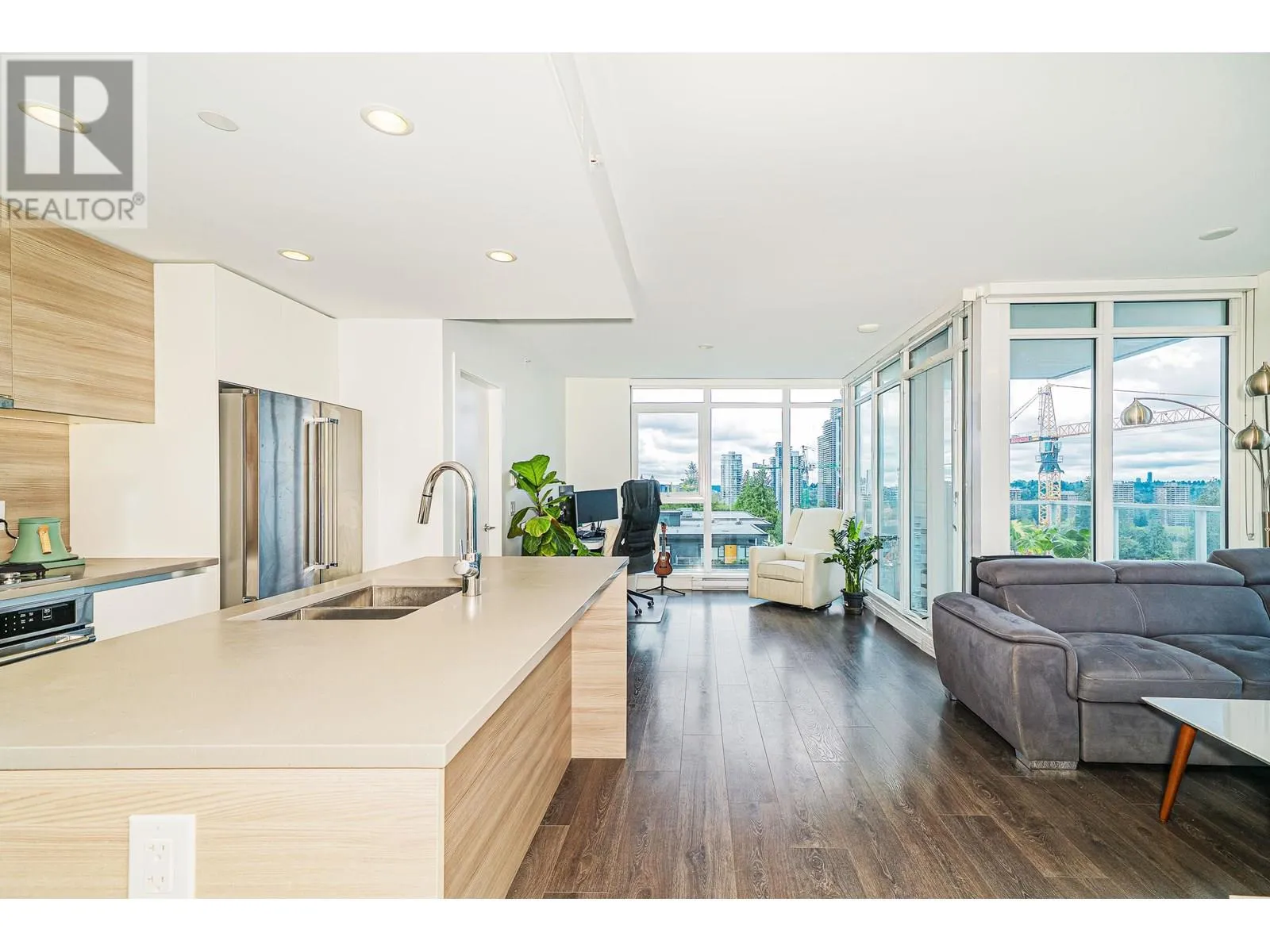 Apartment for rent: 607 657 Whiting Way, Coquitlam, British Columbia V3J 0J6