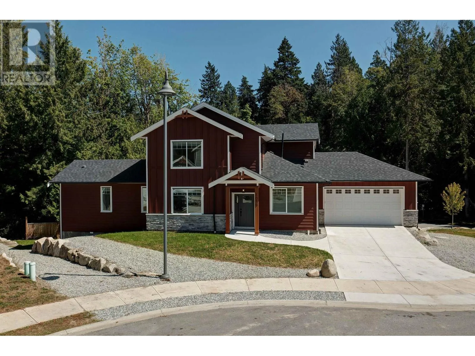 House for rent: 6070-6072 Heartwood Place, Sechelt, British Columbia V7Z 0P9