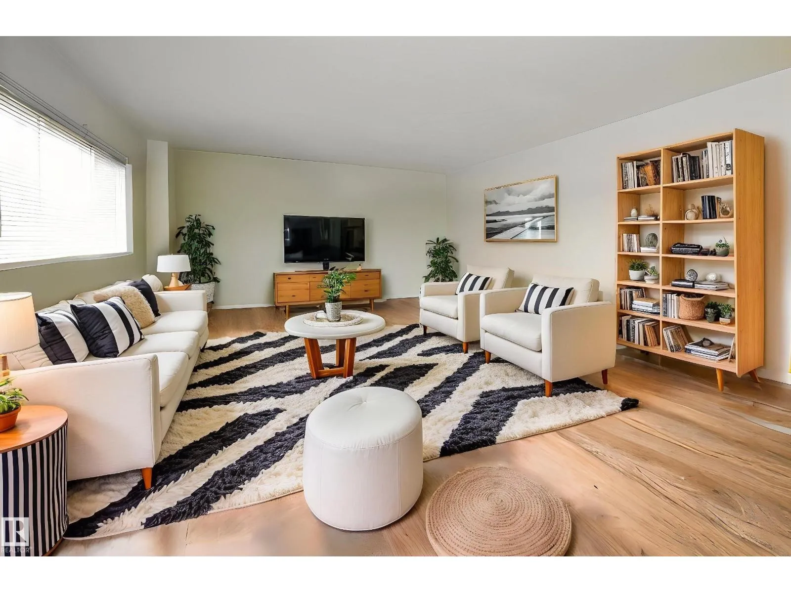 Apartment for rent: #608 10021 116 St Nw, Edmonton, Alberta T5K 1V5