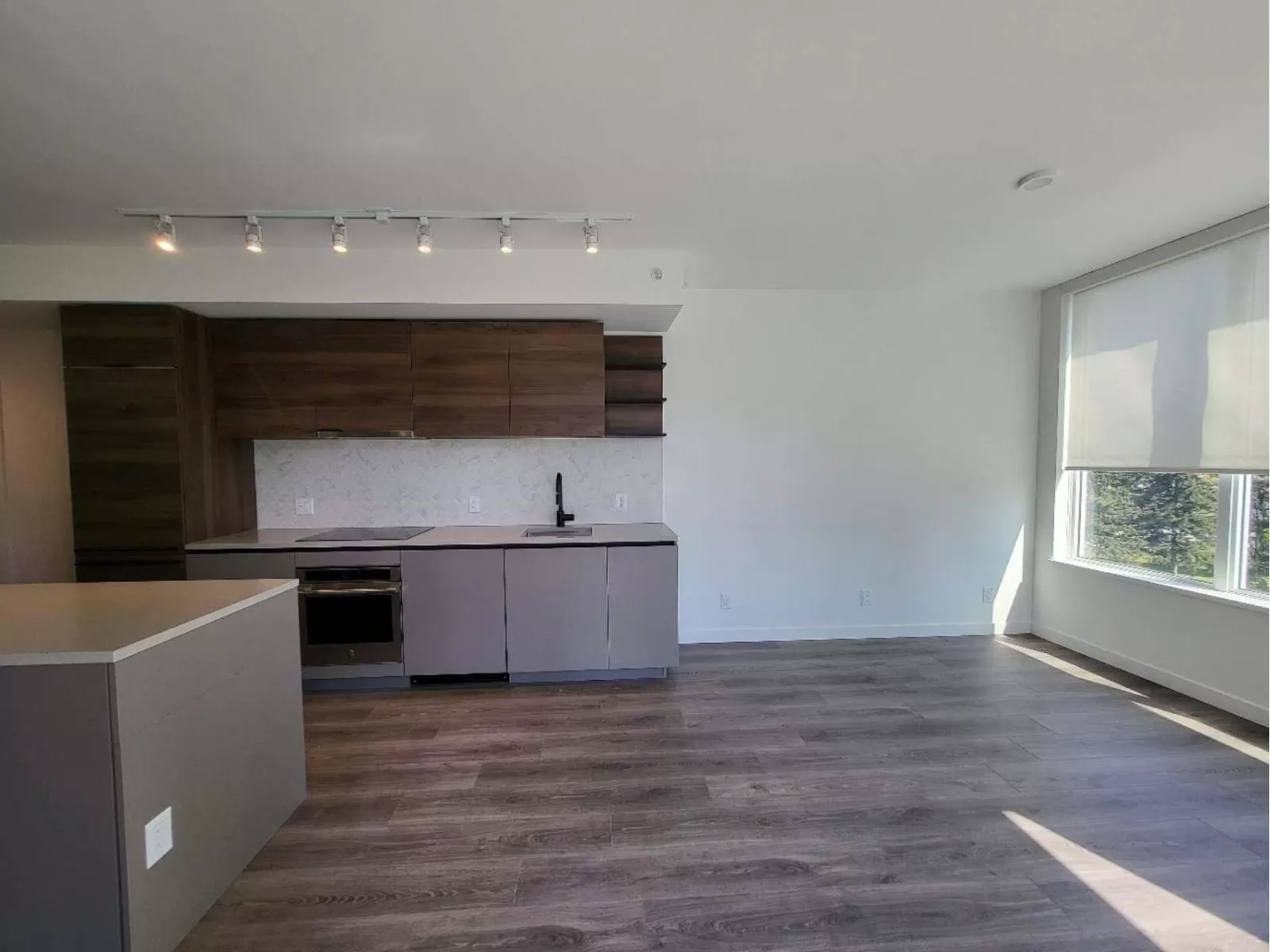 Apartment for rent: 608 10448 University Drive, Surrey, British Columbia V3T 0S7