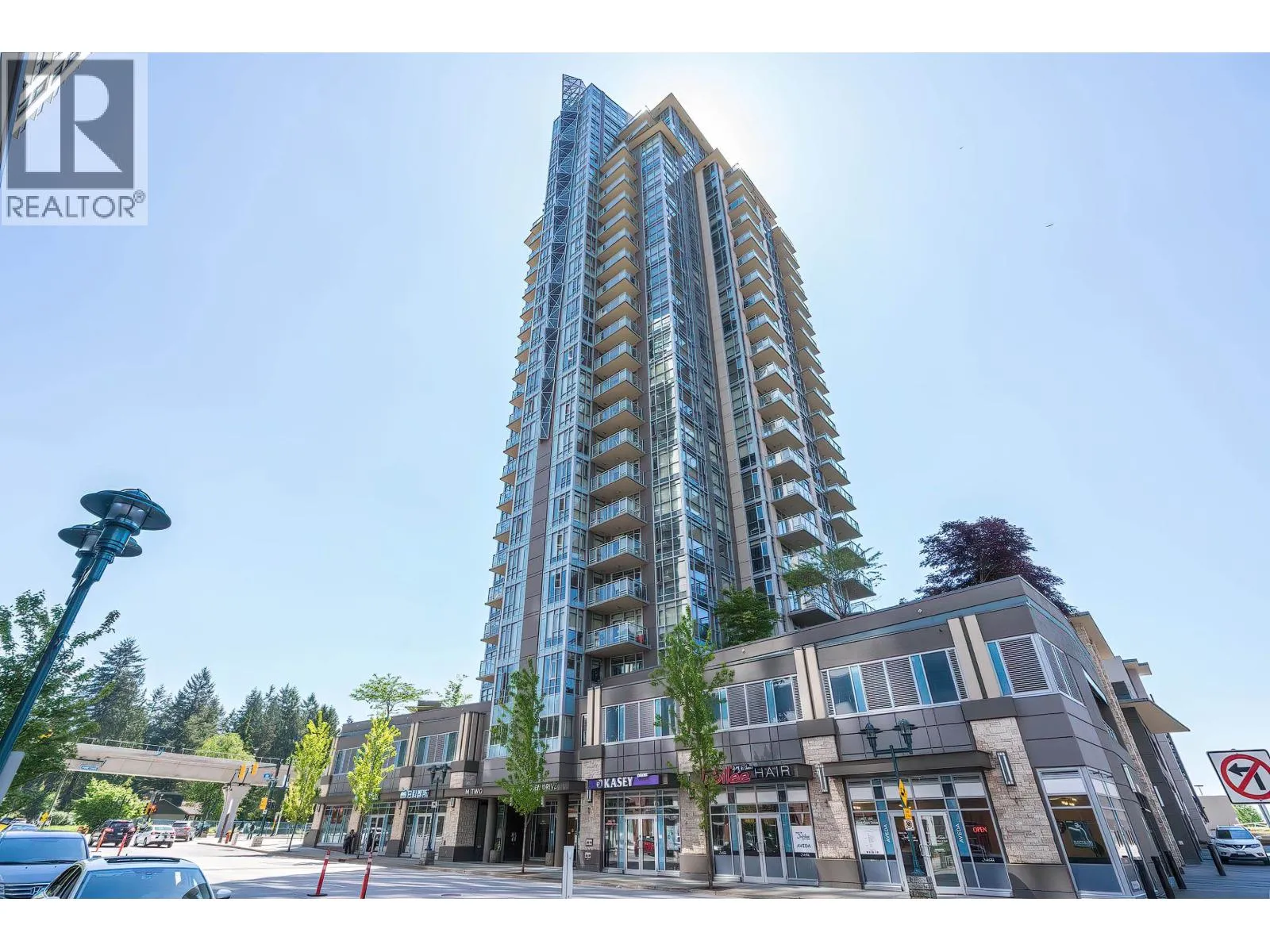 Apartment for rent: 608 3008 Glen Drive, Coquitlam, British Columbia V3B 0J5