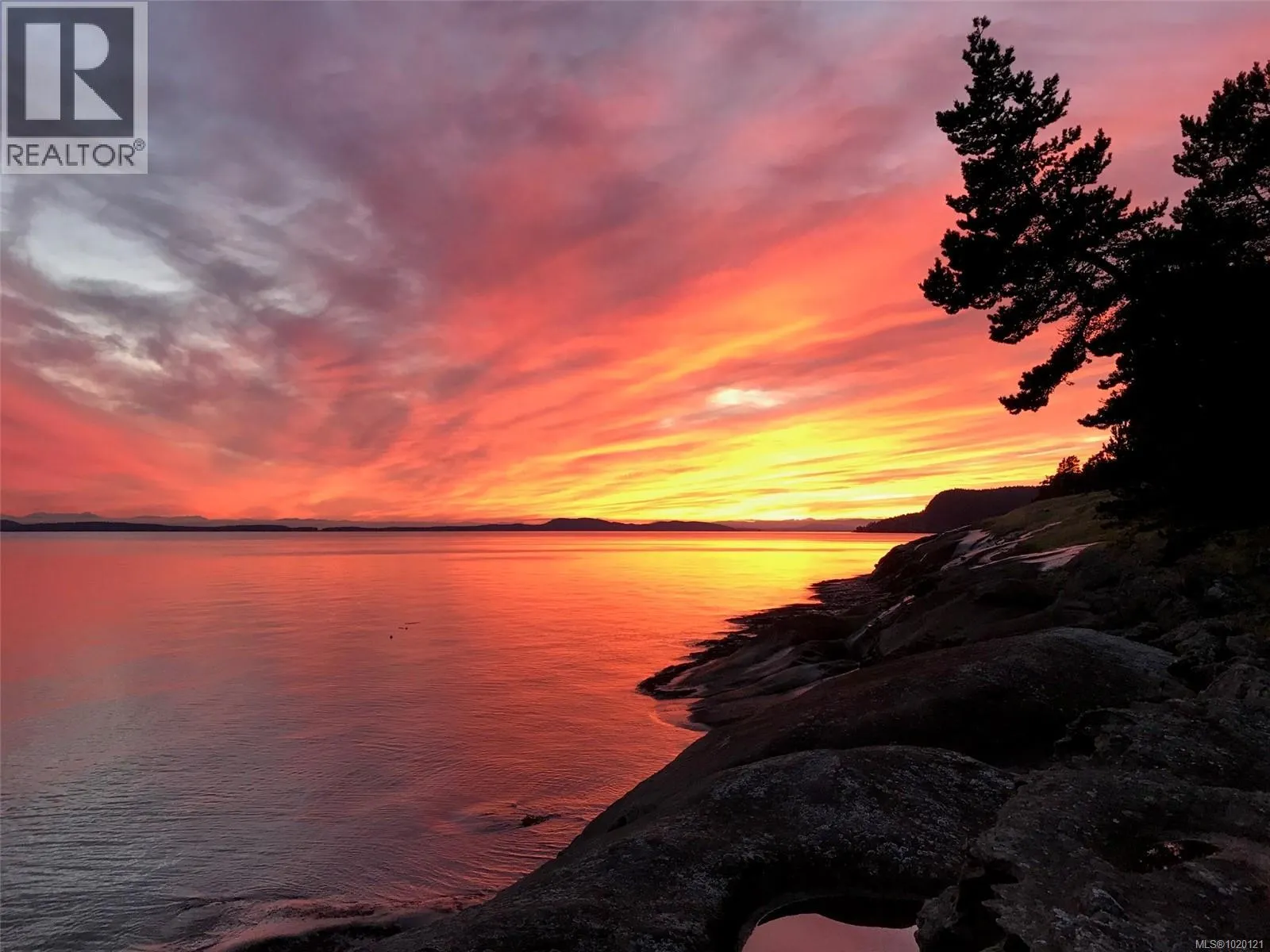 608 & 610 Tumbo Channel Rd, Saturna Island, British Columbia V0N 2Y0