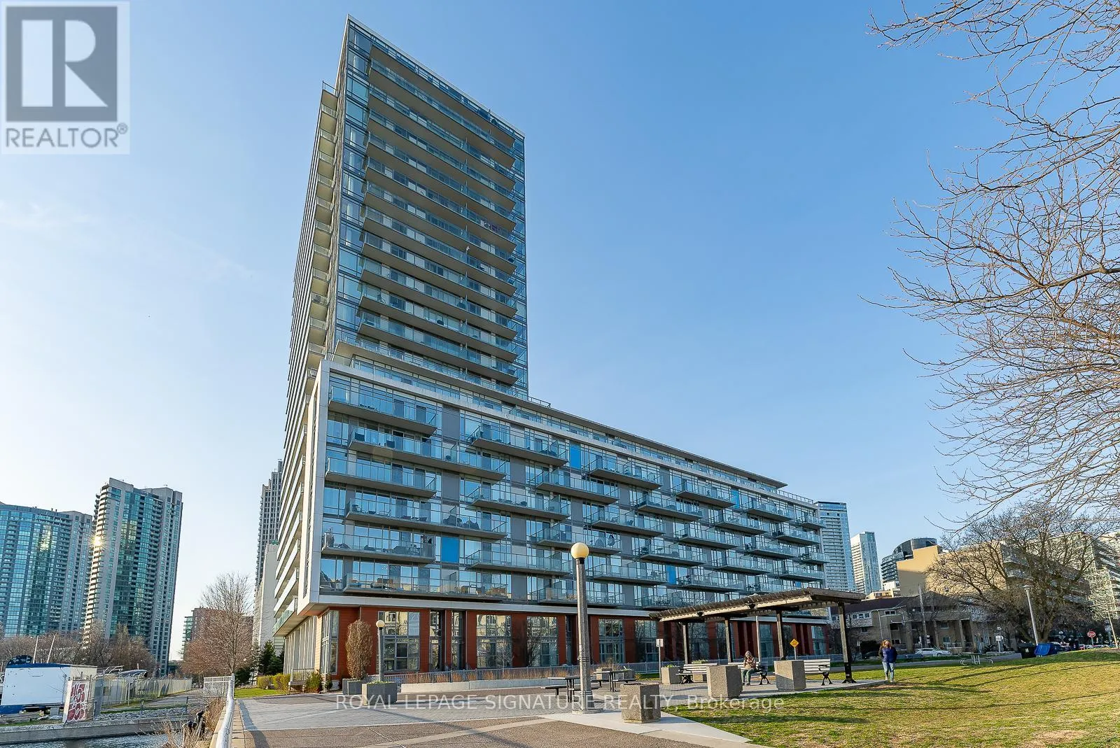 Apartment for rent: 608 - 90 Stadium Road, Toronto, Ontario M5V 3W5