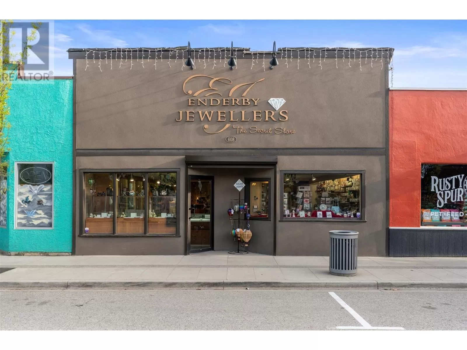 Retail for rent: 608 Cliff Avenue, Enderby, British Columbia V0E 1V0