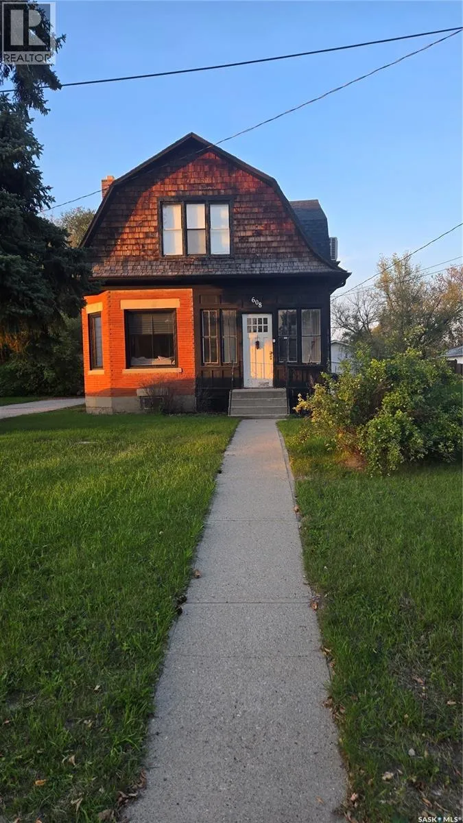 House for rent: 608 Walsh Avenue, Oxbow, Saskatchewan S0C 2B0