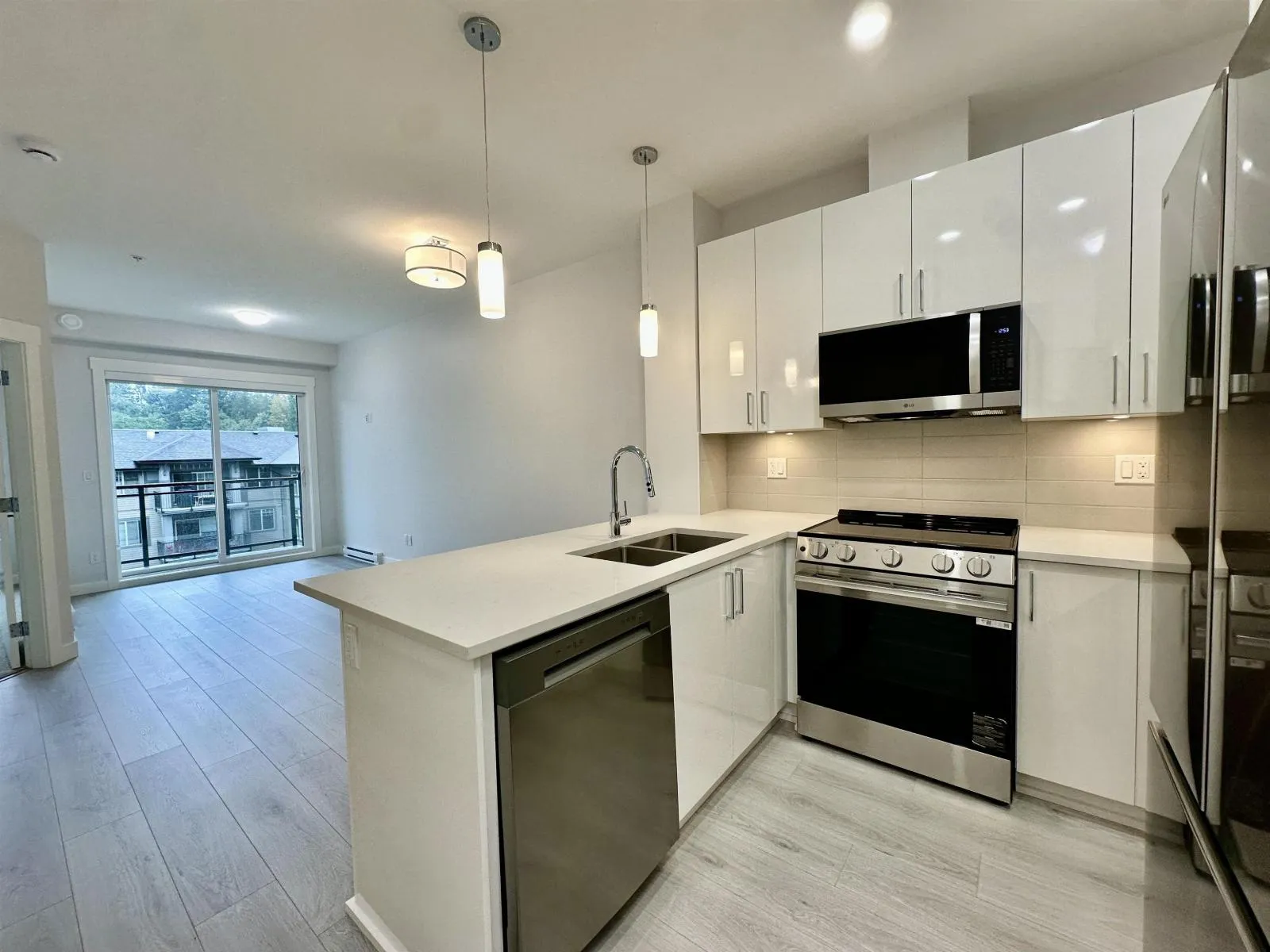 Apartment for rent: 609 33886 Pine Street, Abbotsford, British Columbia V2S 0N9