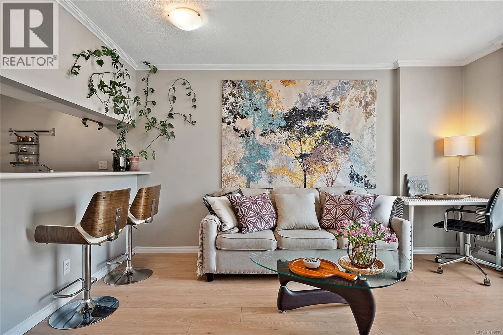 Apartment for rent: 609 835 View St, Victoria, British Columbia V8W 3W8