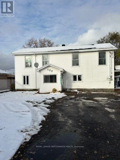 Duplex for rent: 609 Regent Street, Hawkesbury, Ontario K6A 1G2