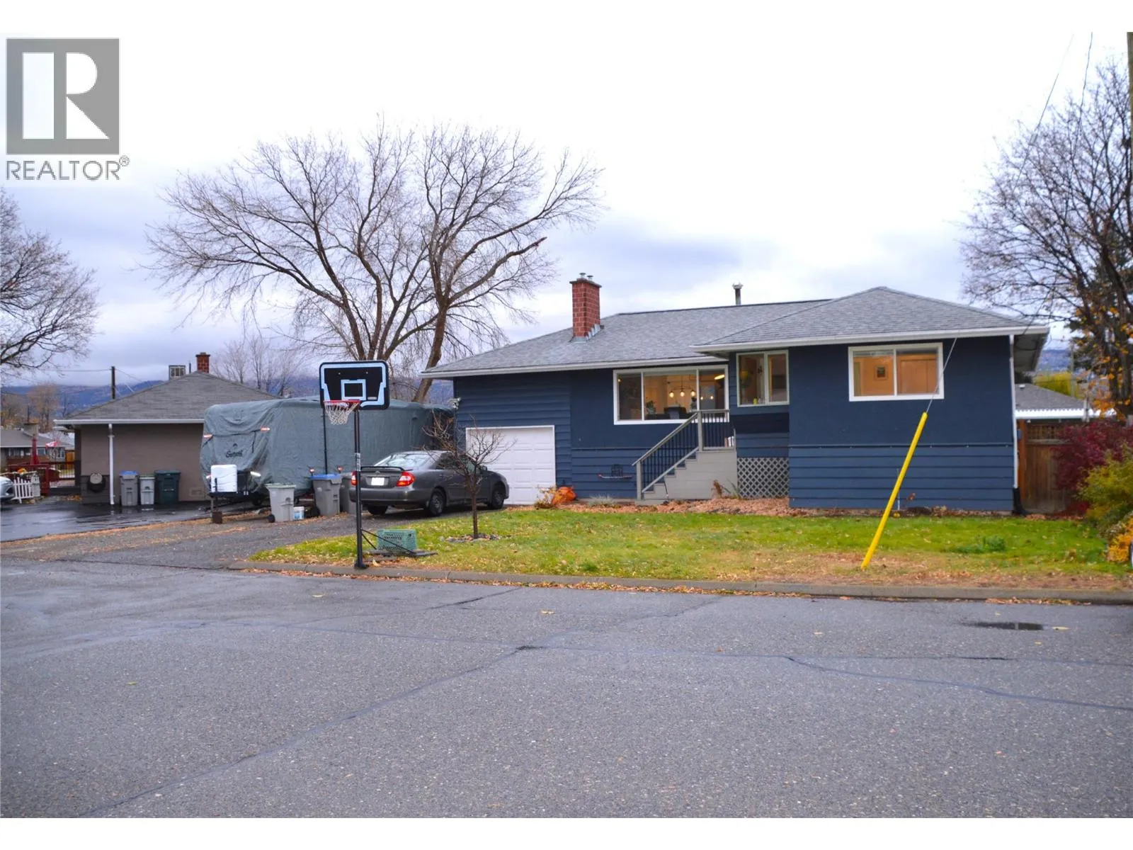 House for rent: 609 Regina Avenue, Kamloops, British Columbia V2B 1N6