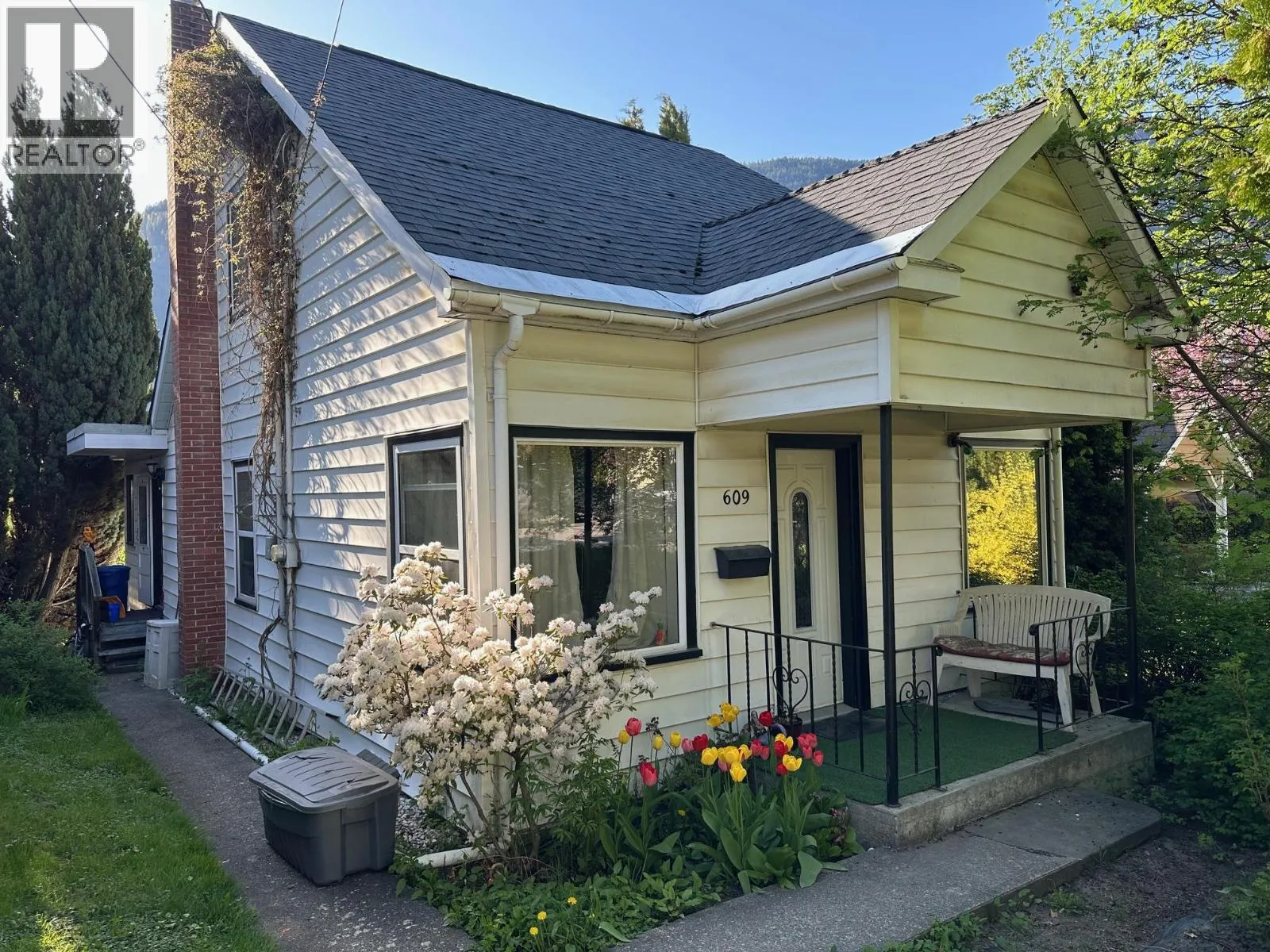 House for rent: 609 Second Street, Nelson, British Columbia V1L 2L7