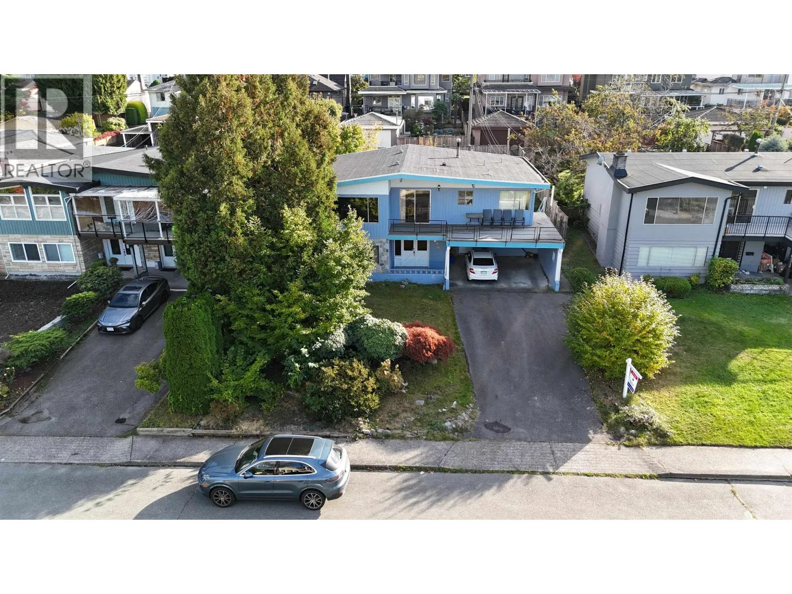 House for rent: 6096 Service Street, Burnaby, British Columbia V5H 1V8