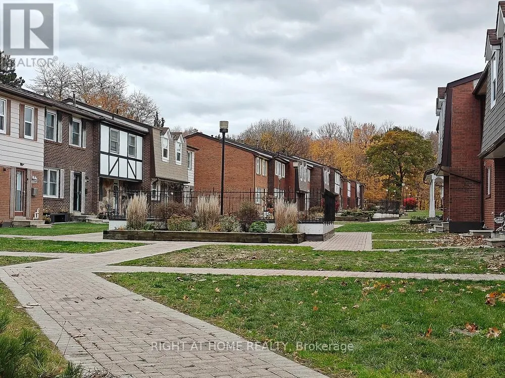 Row / Townhouse for rent: 61 - 15 Brimwood Boulevard, Toronto, Ontario M1V 1E1