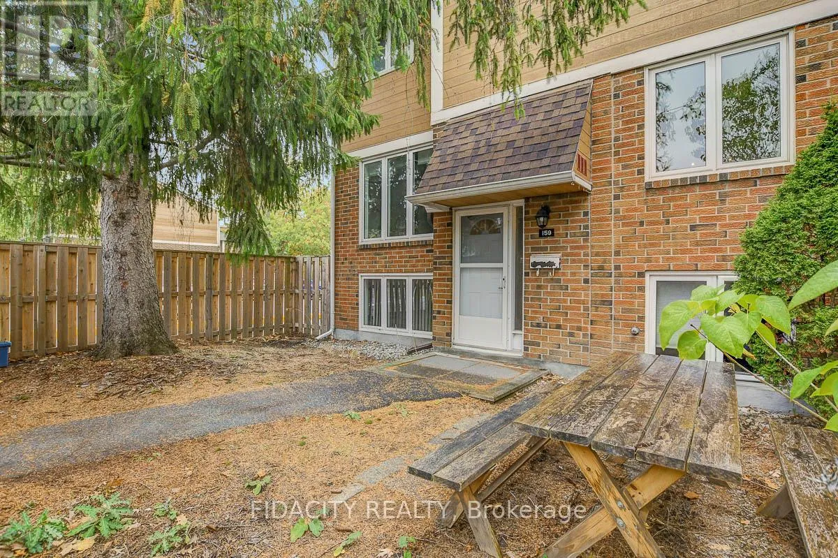 Row / Townhouse for rent: 61 - 159 Salter Crescent, Ottawa, Ontario K2K 1Y8