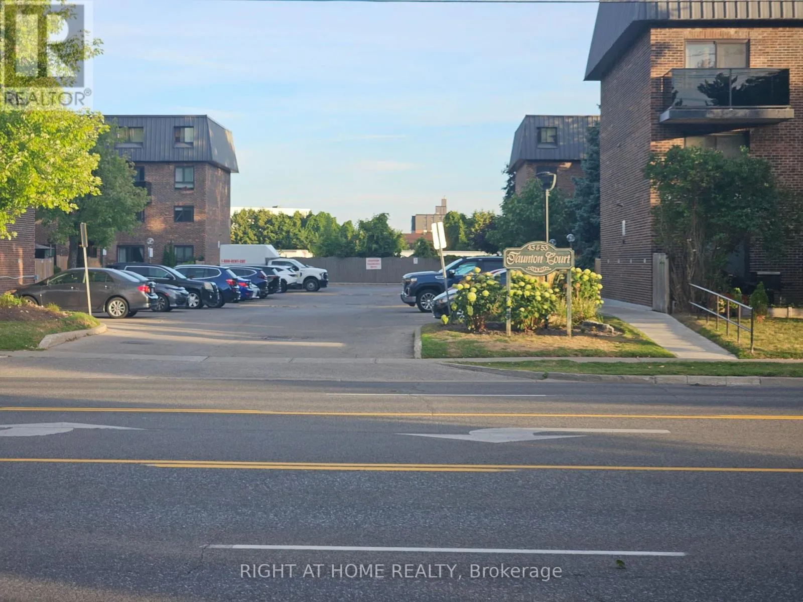 Row / Townhouse for rent: 61 - 53 Taunton Road E, Oshawa, Ontario L1G 3T6