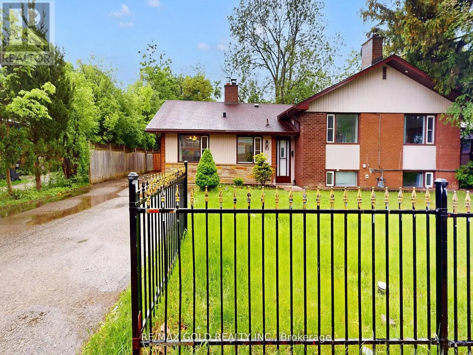 House for rent: 61 Centre Street N, Brampton, Ontario L6V 1T1